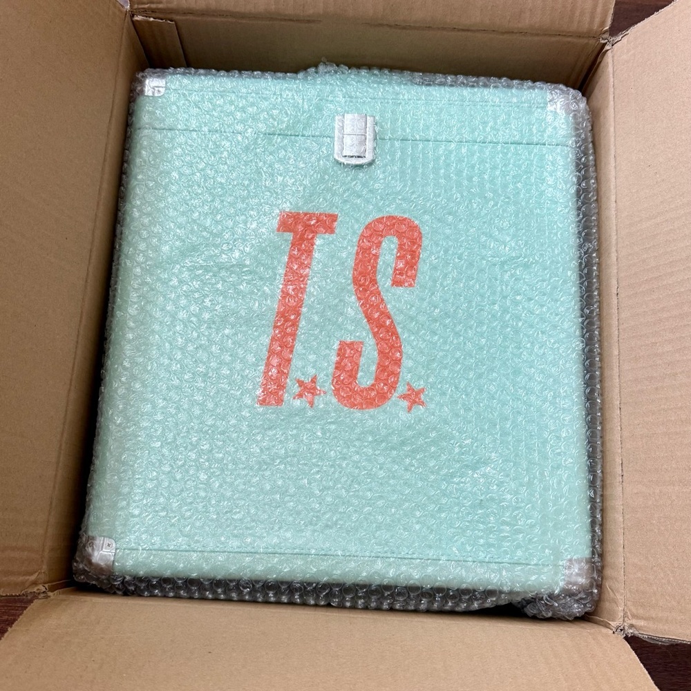 🧡 Taylor Swift -The Life Of A Showgirl Vinyl Case NEW IN BOX 🧡